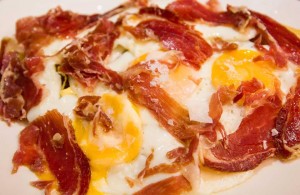 ALT="huevos rotos jamon iberico on line"